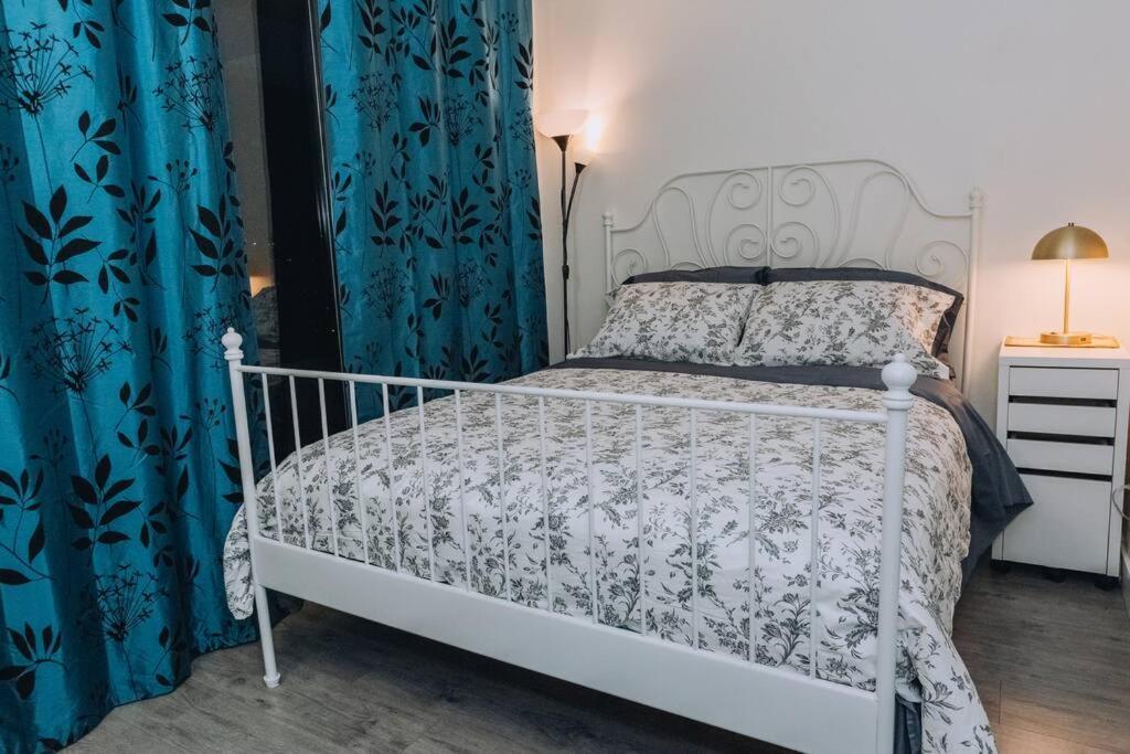 Modern Condo In The Heart Of Dt Overlooking City Ванкувер Экстерьер фото